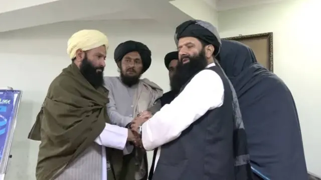 عبدالرحیم مسلم دوست در کنار داکتر بشیر