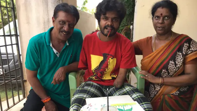 கை, கால்கள் இல்லை, தன்னம்பிக்கையால் வெற்றிகண்ட இளைஞர்