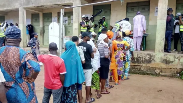 Ndị mmadụ chọrọ ibinyeaka