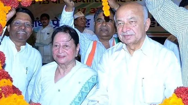 मोहसिना किदवई, सुशील कुमार शिंदे