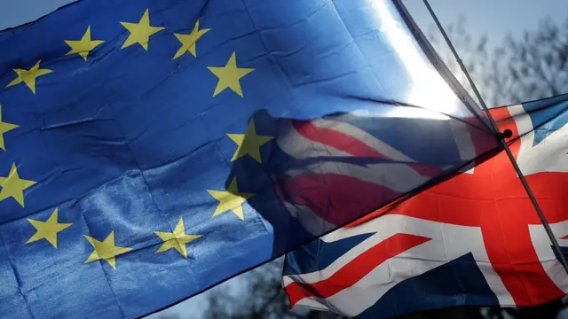 Bandera de la Unión Europea y la bandera británica