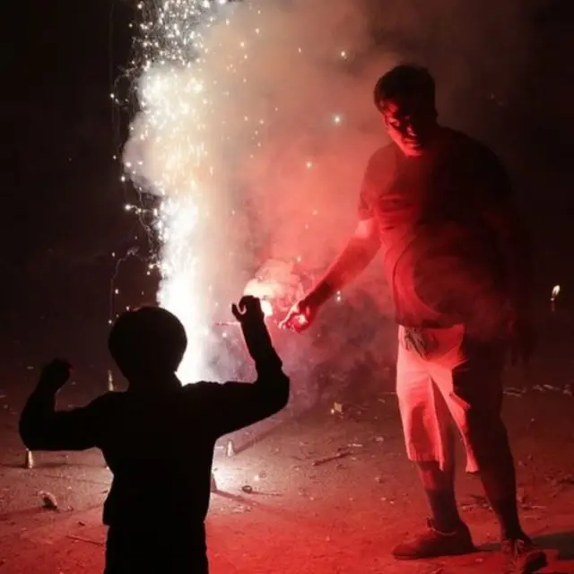 Levels of tiny particulate matter (known as PM 2.5) that reaches deep into the lungs more than doubled within a few hours on Monday to 750 micrograms per cubic metre in the worst affected parts, India's Central Pollution Control Board said