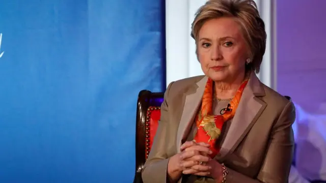 Hillary Clinton pensativa