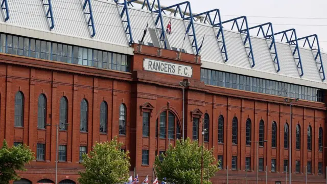 Ličov prvi posao u fudbalu bio je izgradnja novog stadiona Glazgov Rendžersa