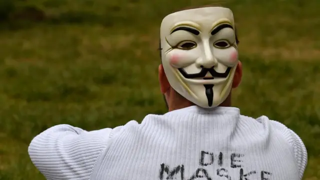 Успешне теорије завере обично искоришћавају страхове и опсесије једног друштва