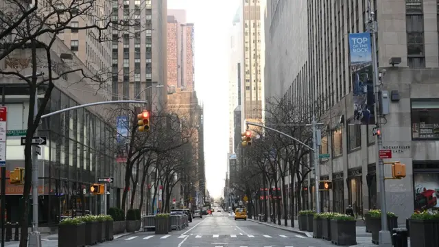 যুক্তরাষ্ট্রের প্রধান শহরগুলো করোনাভাইরাস প্রাদুর্ভাব ঠেকাতে বিভিন্ন পদক্ষেপ নিয়েছে