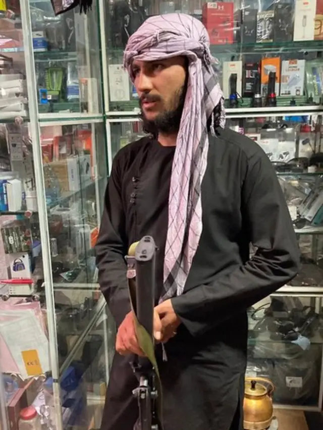 کابل ڈائری، کابل، بش بازار، شاپنگ، طالبان