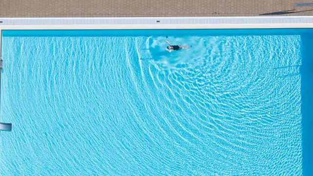 ผู้ป่วยมักได้รับคำแนะนำให้ออกกำลังแบบแอโรบิก อย่างเช่น การว่ายน้ำ