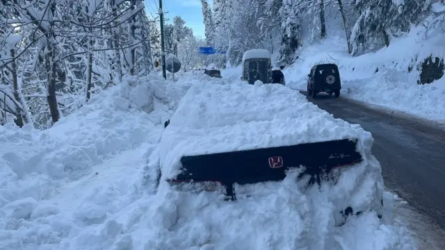 مری میں برفباری