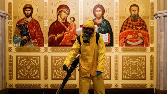 Дезинфекция на Ленинградском вокзале в Москве