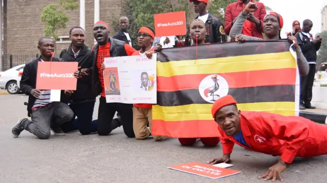 Wakenya wakiandamana