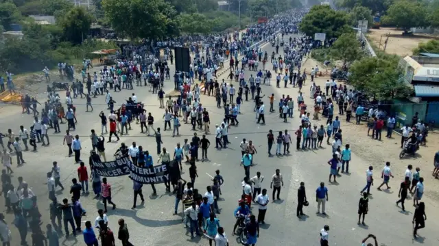 తమిళనాడులోని తూతుక్కుడి జిల్లాలో స్టెర్లైట్ పరిశ్రమ వ్యతిరేక నిరసన