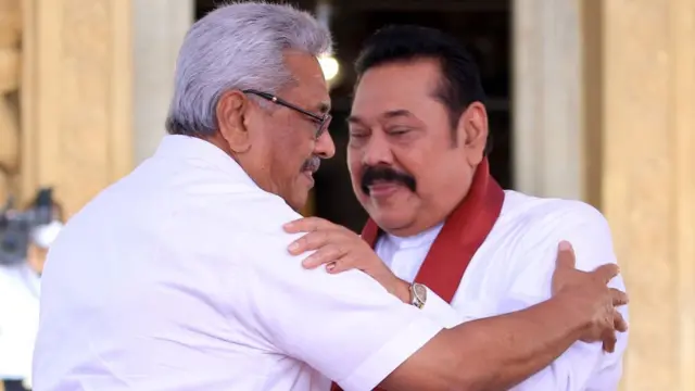 கோட்டாபய மற்றும் மகிந்த ராஜபக்ஷ.