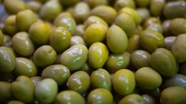 कान कसे साफ करायचे?: आपल्या कानात मळ का तयार होतो?