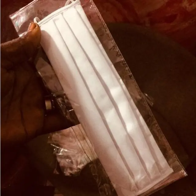 Un échantillon de masque fabriqué par Khadim Diop