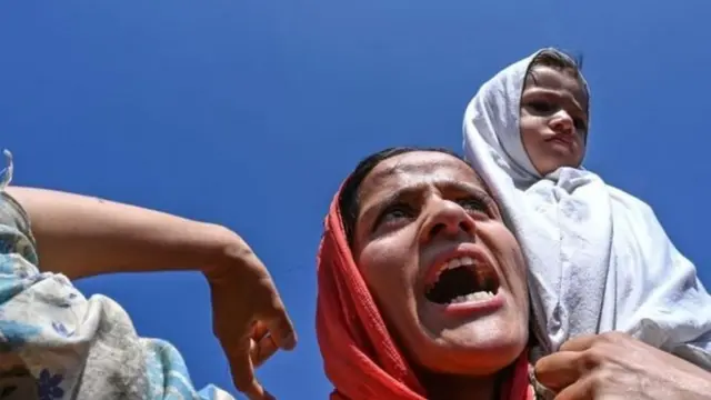 பெண் போராட்டம்