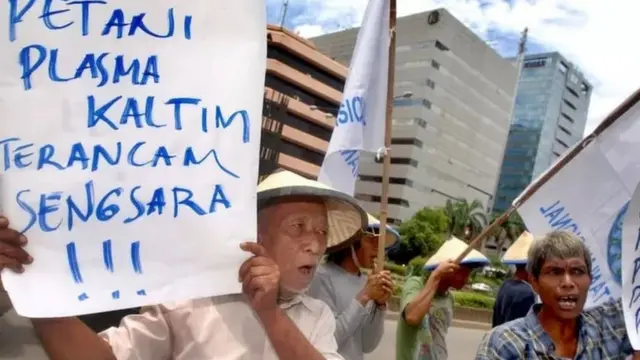 Protes terkait plasma terus meletus di seluruh Indonesia.