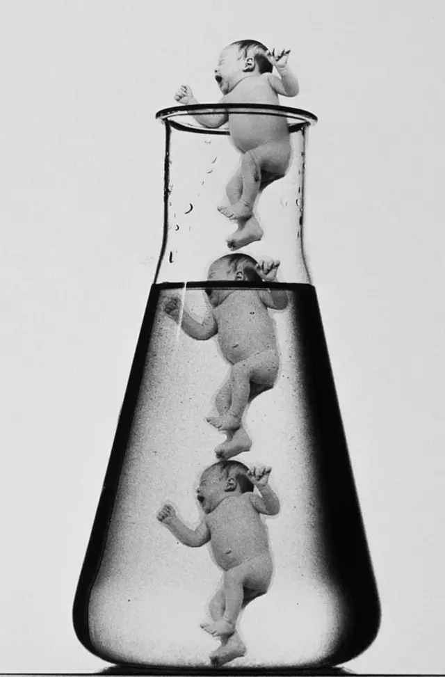 वंध्यत्वावर मात करण्यासाठी टेस्टट्यूब बेबीसारखे अनेक आधुनिक वैद्यकीय मार्ग उपलब्ध आहेत.