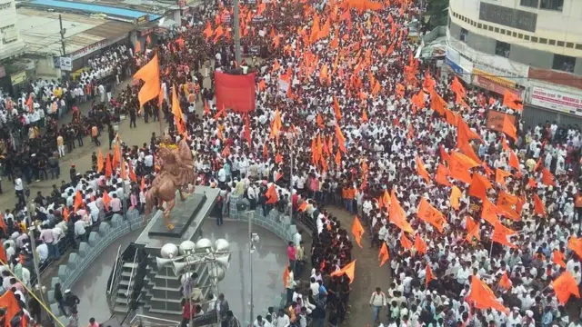 सोलापुर मे रैली