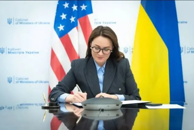 Yulia Sviridenko yasohoye ifoto y'igihe ano masezerano yaterwako igikumu