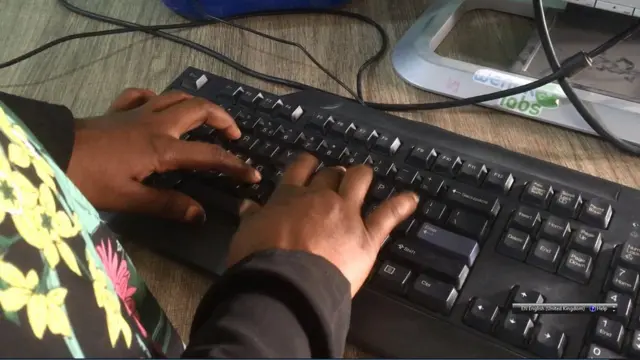 Bouchra Nassir Ousselat a créé par ailleurs une application capable d'alerter les filles sur les risques liés aux maladies sexuellement transmissibles.