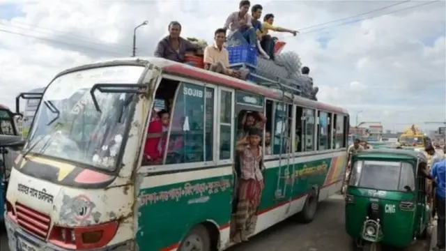 বাংলাদেশে সব ধরনের গণপরিবহন আগামী ১১ই এপ্রিল পর্যন্ত বন্ধ থাকবে।
