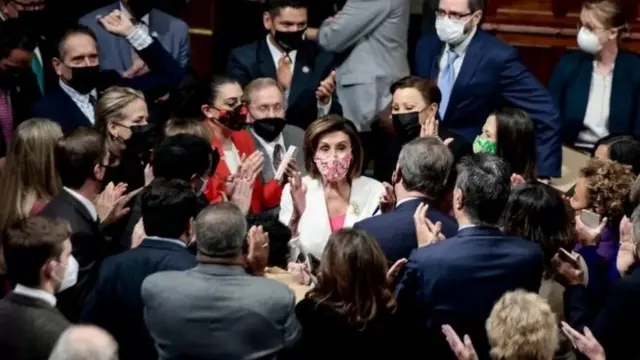 美國眾議院議長佩洛希此前表示,法案讓美國在供應鏈上自給自足,「這樣我們就不依賴其他國家了」。(資料圖片)