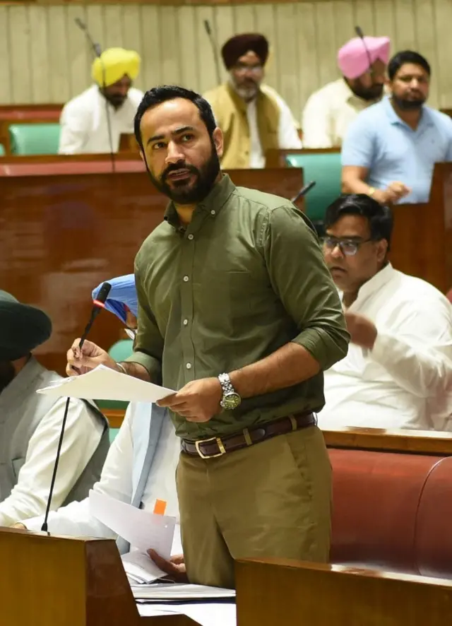 ਸਿੱਖਿਆ ਮੰਤਰੀ ਮੀਤ ਹੇਅਰ ਵੱਲੋਂ ਪੰਜਾਬ ਯੂਨੀਵਰਸਿਟੀ ਬਾਰੇ ਮਤਾ ਪੇਸ਼ ਕੀਤਾ ਗਿਆ।