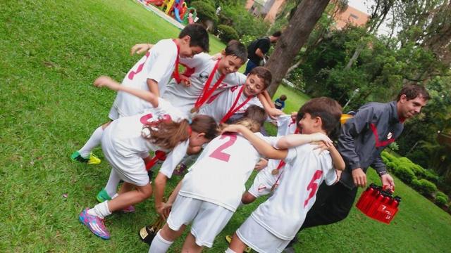 Isabella com colegassporting club de gagnoatime