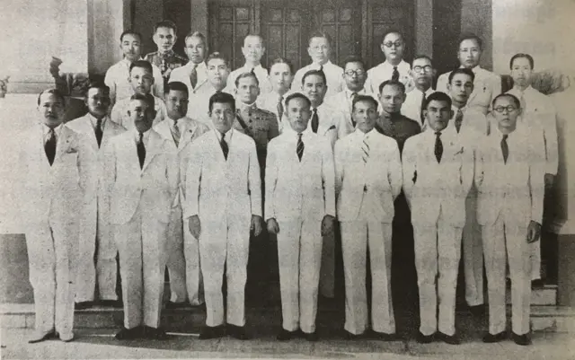 ตามรอยอาทิตย์อุทัยฯ / ณัฐพล ใจจริง