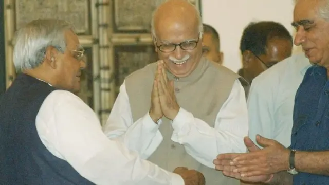 विमानात एकूण 180 प्रवासी होते. विमानाचं अपहरण झाल्यानंतर काही तासातच कट्टरवाद्यांनी एक प्रवासी रूपन कात्याल यांची हत्या केली.