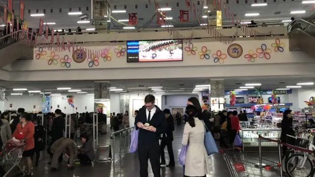 Turistlerin girmesine izin verilen iki alışveriş merkezinden biri