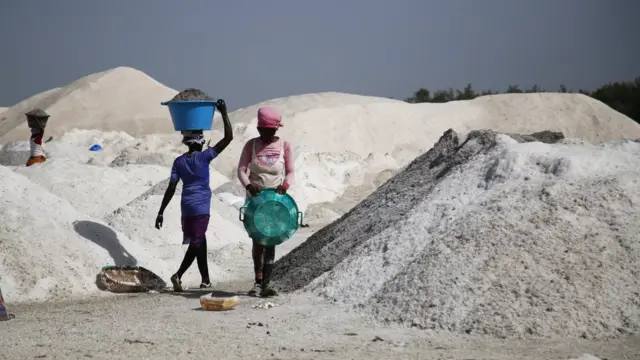 ዕደና ጨው ኣብ ቀላይ ረትባ