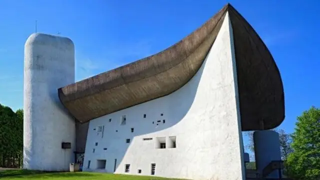 عبادتگاه رونشان در فرانسه یکی از شاهکارهای لوکوربوزیه در اواخر دوران کارش بود