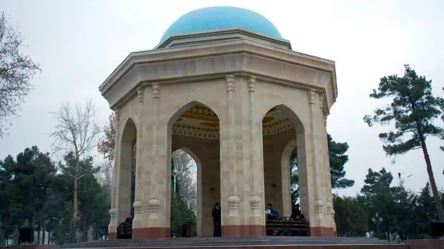 یادبود صدرالدین عینی