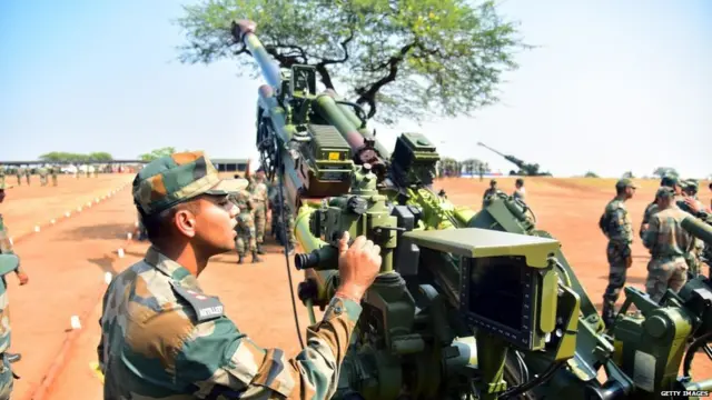 145 एम777 ए2 अल्ट्रा लाइट होवित्ज़र और के9 वाजरा तोपें