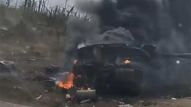 正在冒烟的坦克