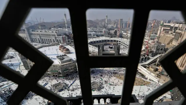 Yalangoch sportchining porno surati Domino porno hd