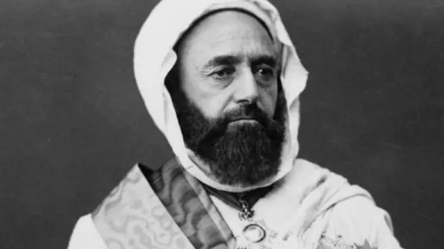 Le prince Abdul Qadir Al-Jazairy, après son emprisonnement, a déménagé en Turquie, puis à Damas, où il est décédé et a été enterré