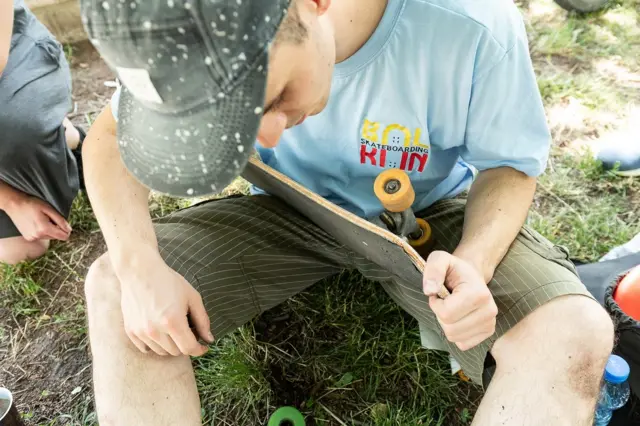 Pre svake vožnje, valje proveriti skejt