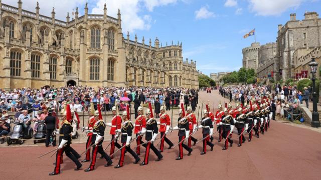 Royals arrive for historic Order of the Garter procession as thousands of  fans line the route