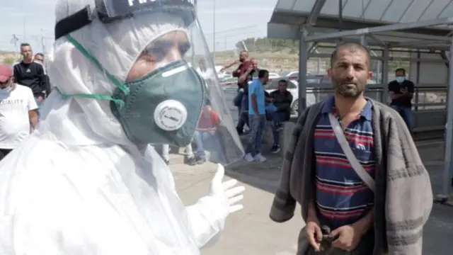 Filistinli sağlık görevlileri Zahid Süleyman'a kendisini evde izole etmesini söylemiş