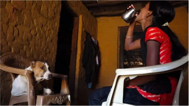 પાણી પાછળ મહિલાઓનો ખૂબ સમય વેડફાય છે.