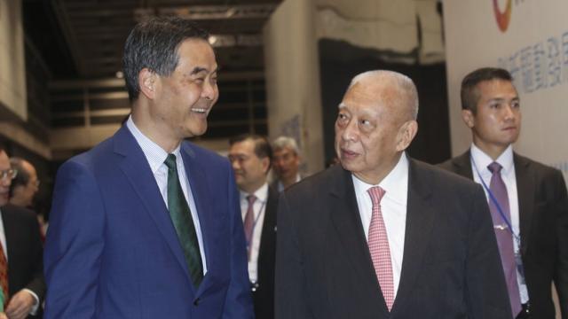 梁振英（左）和董建华是中国全国政协副主席。