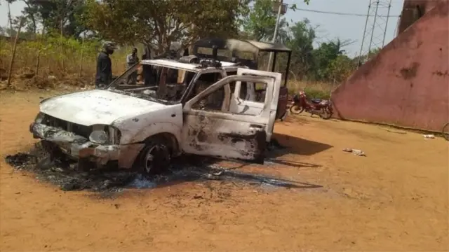 Ọkọ ọlọpaa kan ti wọn dana sun