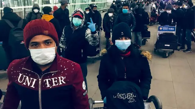 বেশ কয়েকদিন একরকম বন্দিদশায় থাকার পর উহানের বিমানবন্দরে এই বাংলাদেশিদের চোখেমুখে কি আশার আলো ফুটে উঠেছে?