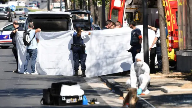 รถพุ่งชนป้ายรถเมล์