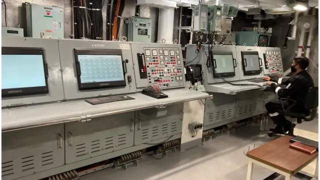 વિક્રાંતનું કન્ટ્રોલ રૂમ