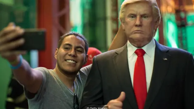 Siyasətçilər həqiqəti manipulyasiya edirlər