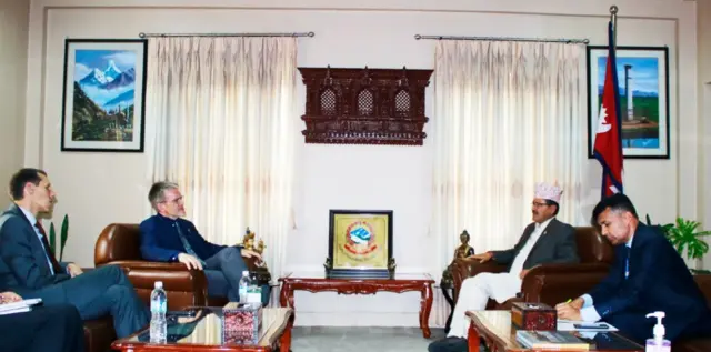 अमेरिकी राजदूत र परराष्ट्र मन्त्री नारायणप्रसाद साउदलाई भेट